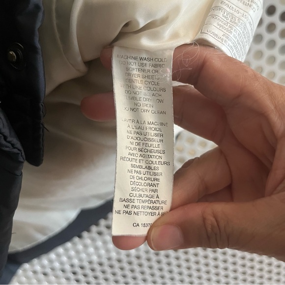 Joe Fresh Duck Down and Feather Puffer Vest Size Small in Black Nylon - Picture 5 of 9